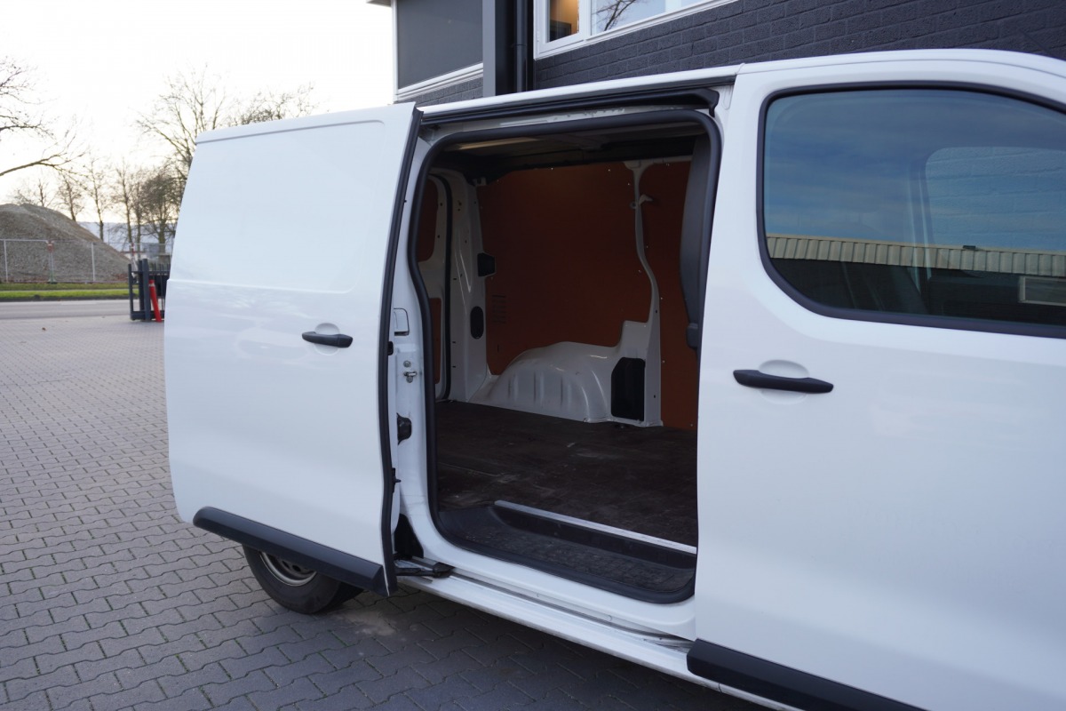 Opel Vivaro 2.0 CDTI L2 120PK AUTOMAAT EURO 6 - Airco - Navi - Cruise - €13.950,- Excl.