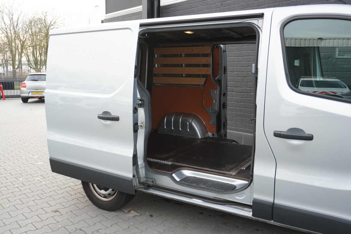 Renault Trafic 2.0 dCi 150PK 2x Schuifdeur - EURO 6 - Airco - Navi - Cruise - €12.950,- Excl.