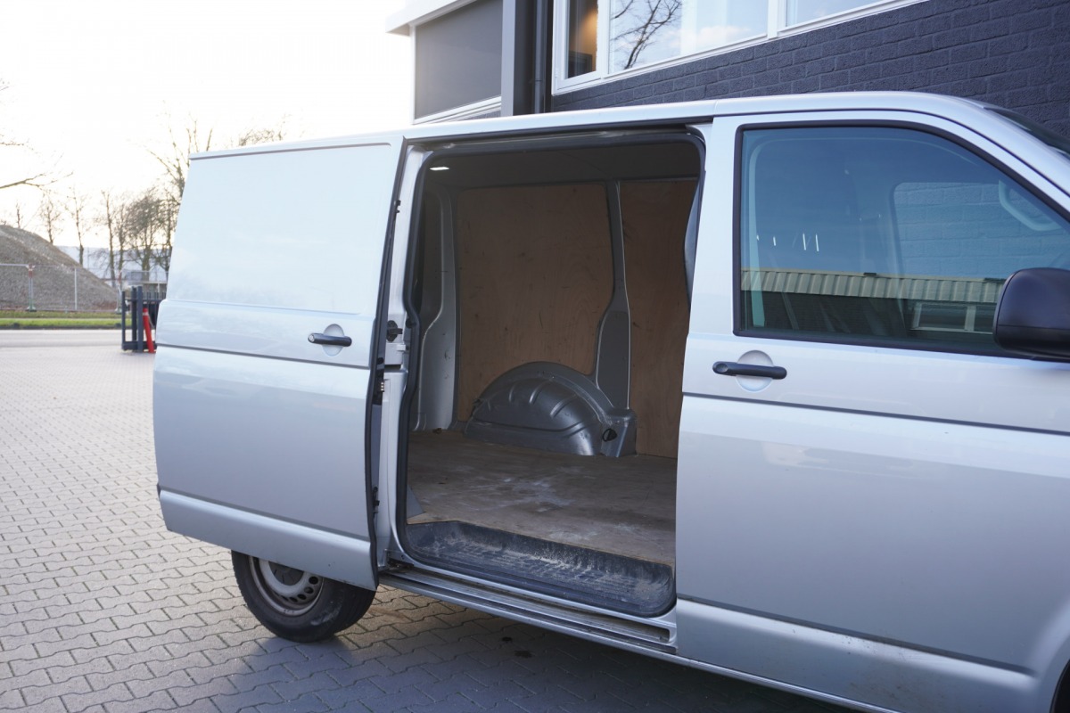 Volkswagen Transporter 2.0 TDI 150PK - EURO 6 - Airco - Navi - Cruise - €18.950,- Excl.