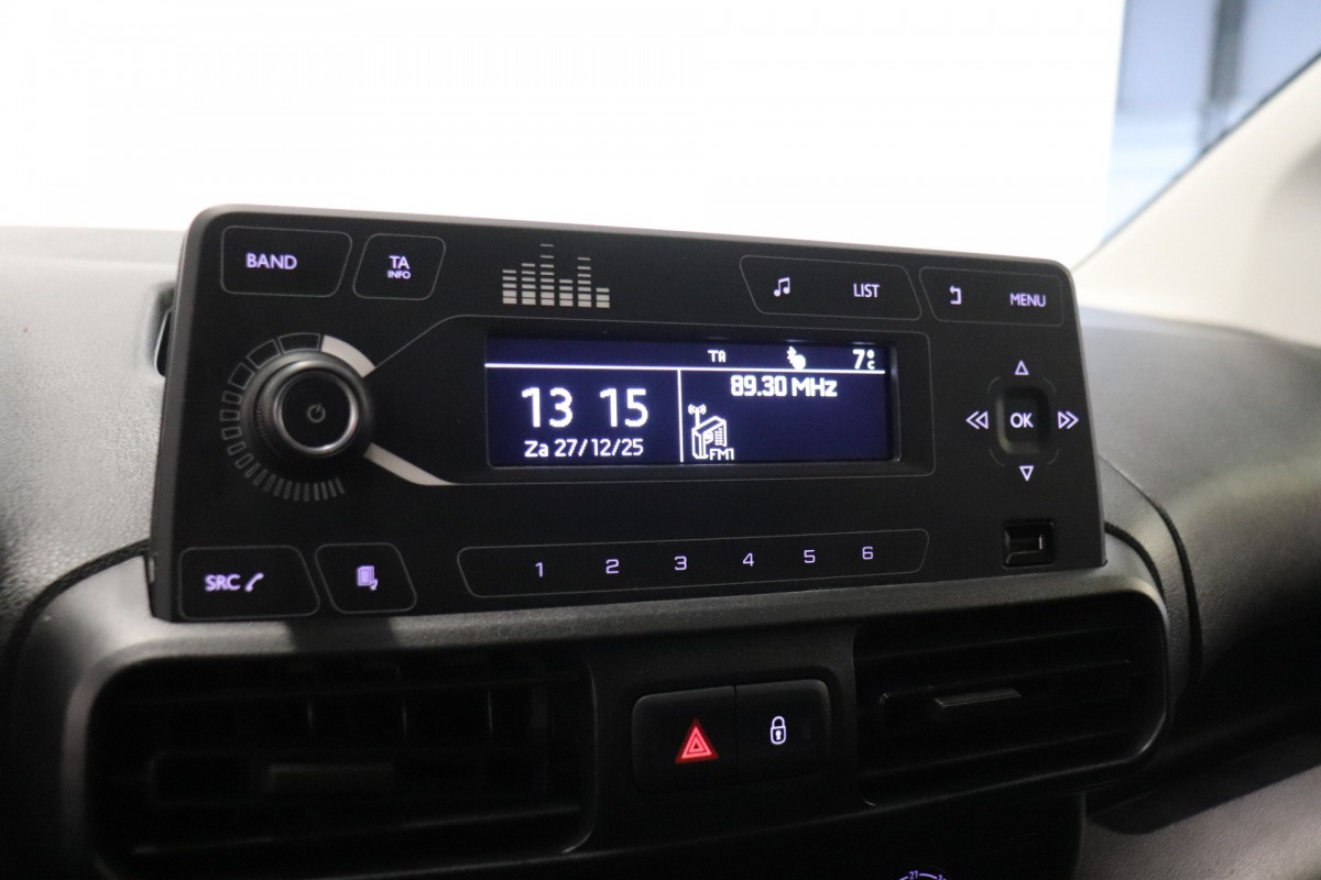 Toyota PROACE CITY 1.5 D-4D 102PK Runner L2 - Airco - Cruise - Trekhaak - € 10.900,-  Ex. BTW