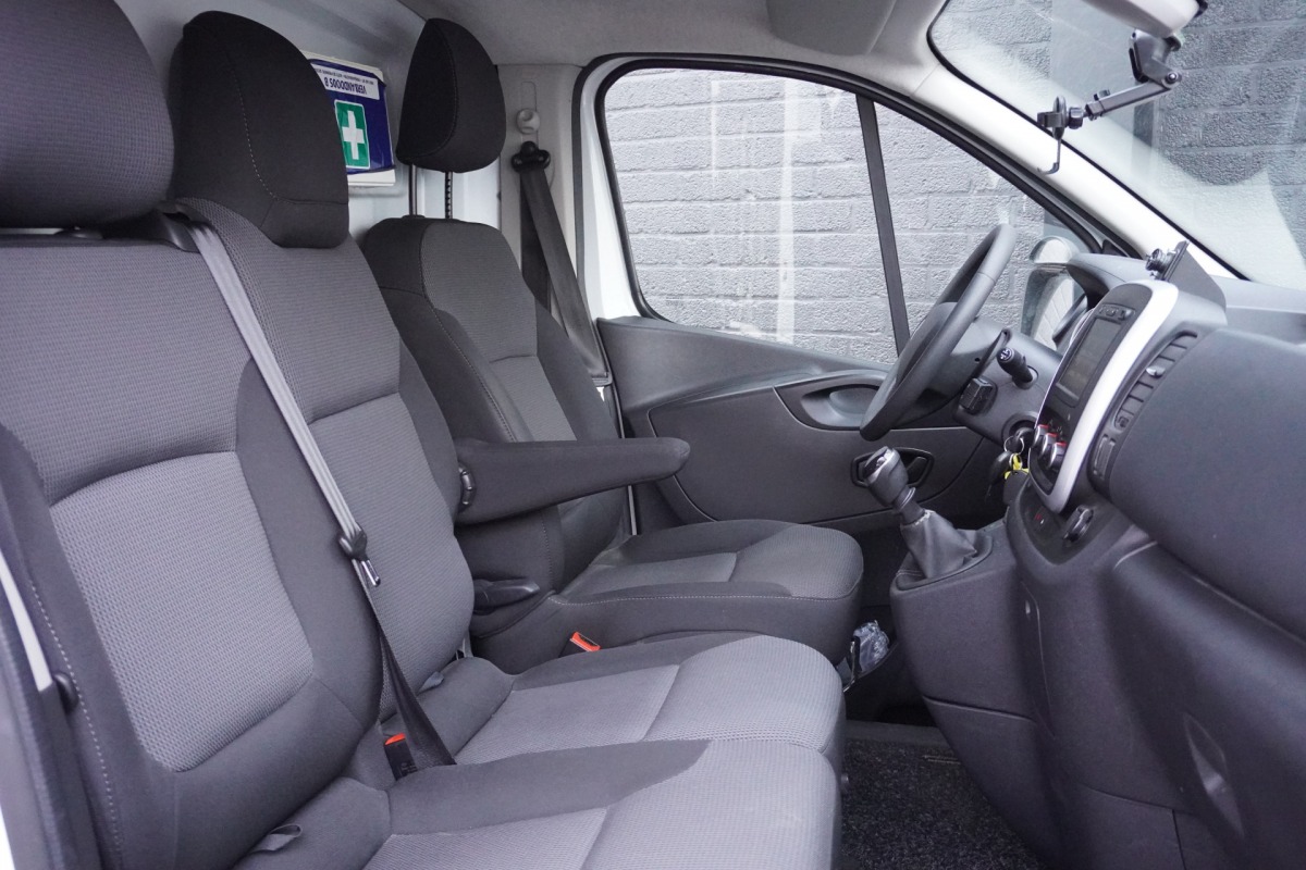 Renault Trafic 2.0 dCi 145PK 2x Schuifdeur EURO 6 - Airco - Navi - Cruise - € 11.499,- Excl.