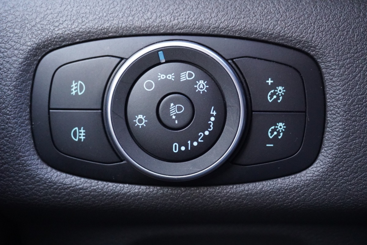 Ford Transit Custom 2.0 TDCI 130PK Automaat L2 - EURO 6 - Airco - Cruise - PDC - €14.900,- Excl. Ford Transit Custom 2.0 TDCI 130PK Automaat L2 - EURO 6 - Airco - Cruise - PDC - €14.900,- Excl.