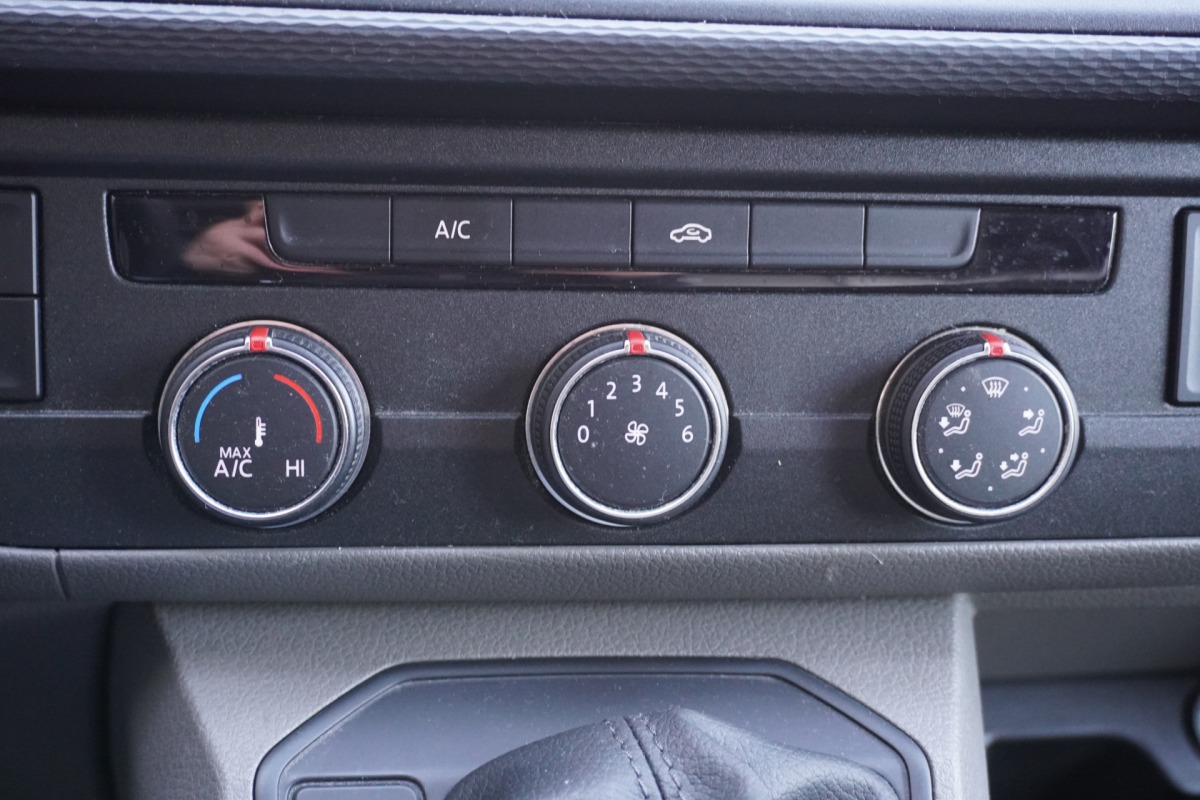 Volkswagen Transporter 2.0 TDI 150PK Automaat - EURO 6 - Airco - Cruise - Camera - €13.950,- Excl.