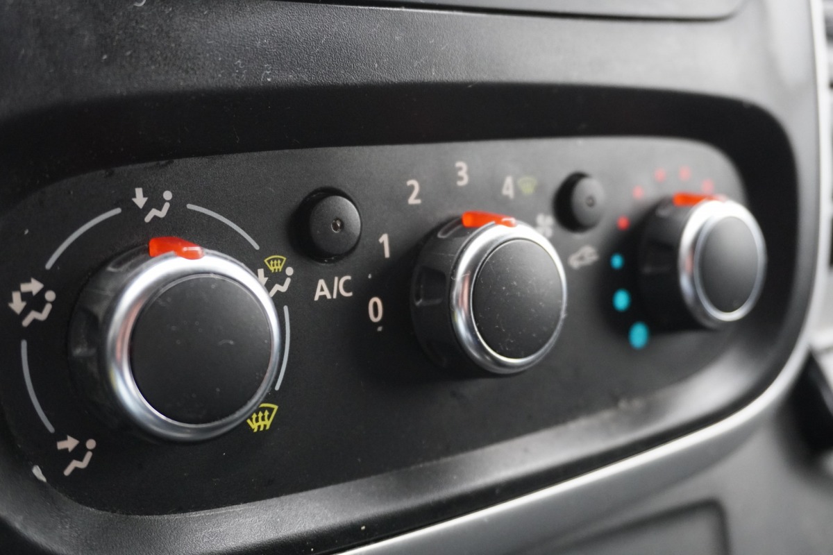 Renault Trafic 2.0 dCi 145PK L2 Automaat EURO 6 - Airco - Cruise - Camera - €13.900,- Excl.