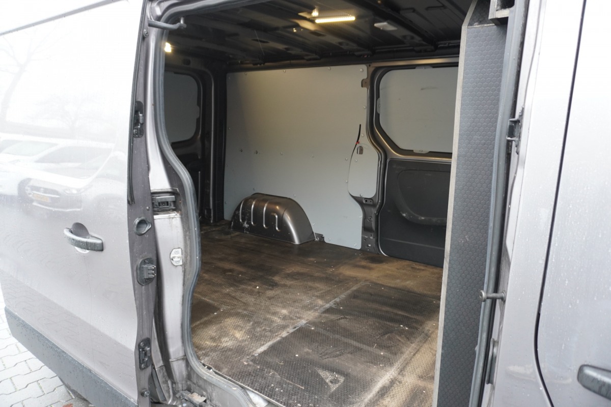 Renault Trafic 2.0 dCi 145PK L2 Automaat EURO 6 - Airco - Cruise - Camera - €13.900,- Excl.