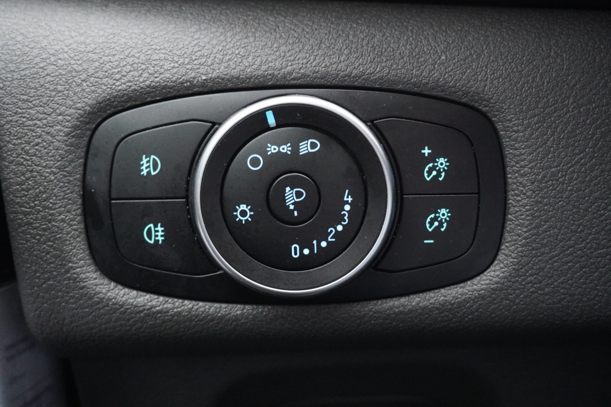 Ford Transit Custom 2.0 TDCI L2 - EURO 6 - Airco - Navi - Cruise - €10.900,- Excl. Ford Transit Custom 2.0 TDCI L2 - EURO 6 - Airco - Navi - Cruise - €10.900,- Excl.