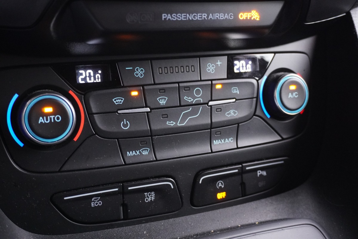 Ford Transit Connect 1.5 EcoBlue 120PK Automaat EURO 6 - Airco - Cruise - PDC - €13.950,- Excl.