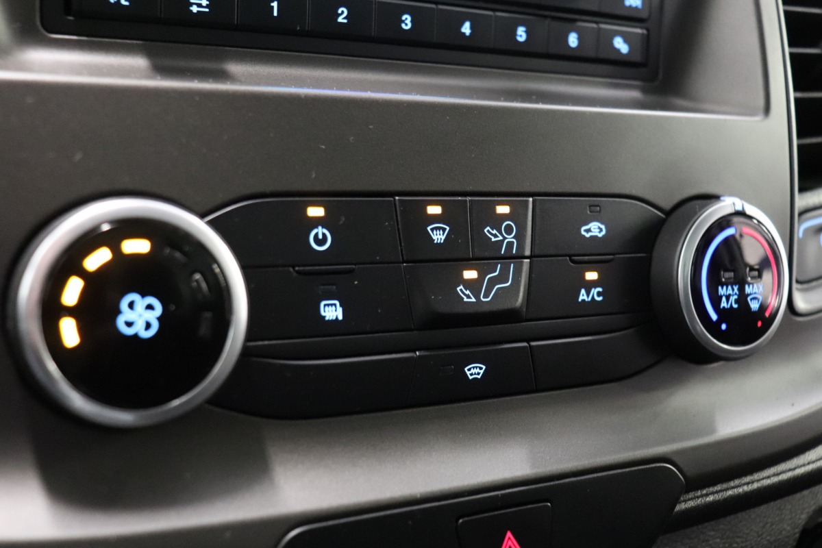 Ford Transit 2.0 TDCI L4 130PK bakwagen EURO 6 - Airco - Cruise - Laadklep - €25.950 Excl.