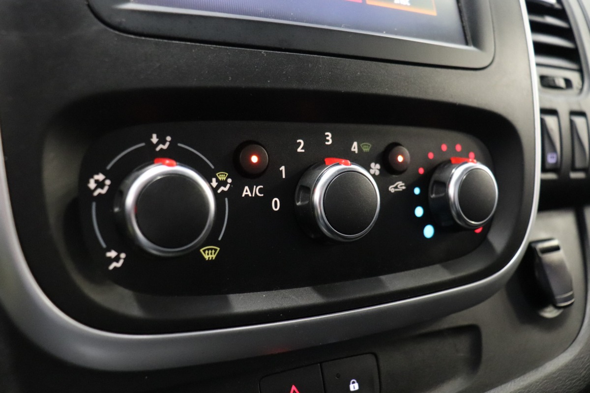 Renault Trafic 2.0 dCi L2 Automaat EURO 6 - Airco - Cruise - Trekhaak - €14.900,- Excl.