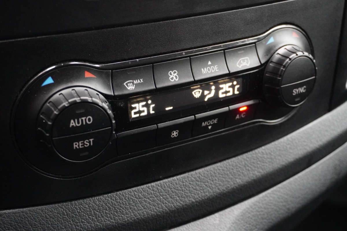 Mercedes-Benz Vito 110 CDI Lang Dubbele cabine EURO 6 - A/C Climate - Cruise - PDC - € 19.950,- Excl.