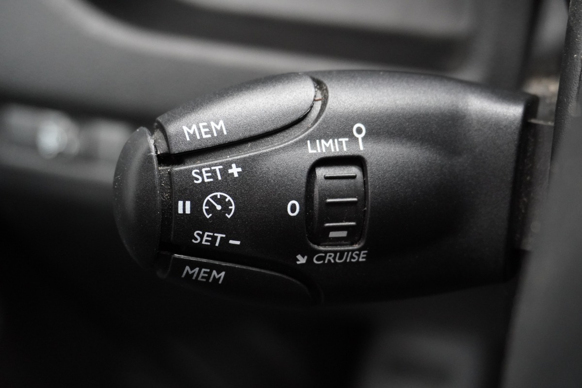 Opel Vivaro 2.0 145PK L3 EURO 6 - Airco - Navi - Cruise - € 18.950,- Excl.