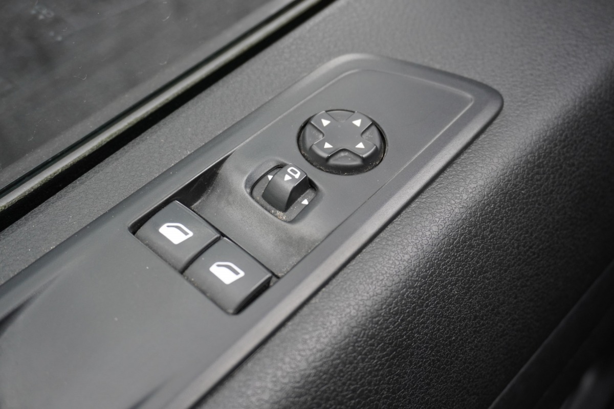 Opel Vivaro 2.0 145PK L3 EURO 6 - Airco - Navi - Cruise - € 18.950,- Excl.