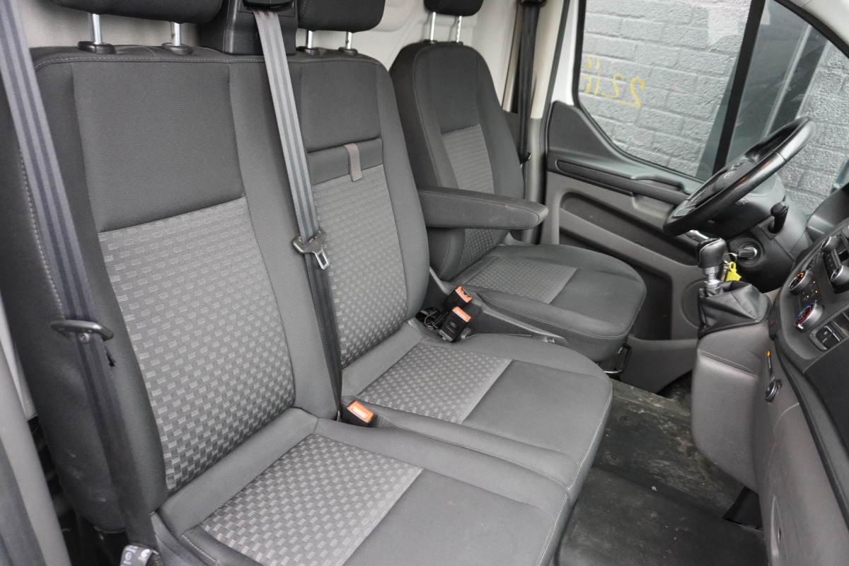 Ford Transit Custom 2.0 TDCI 130PK L2H2 EURO 6 - Airco - Cruise - Camera - € 13.950,- Excl.
