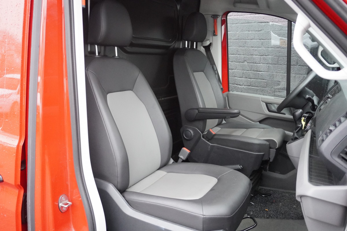 Volkswagen Crafter 2.0 TDI 177PK Automaat L3H3 - EURO 6 - Airco - Navi - Cruise - €19.950,- Excl.