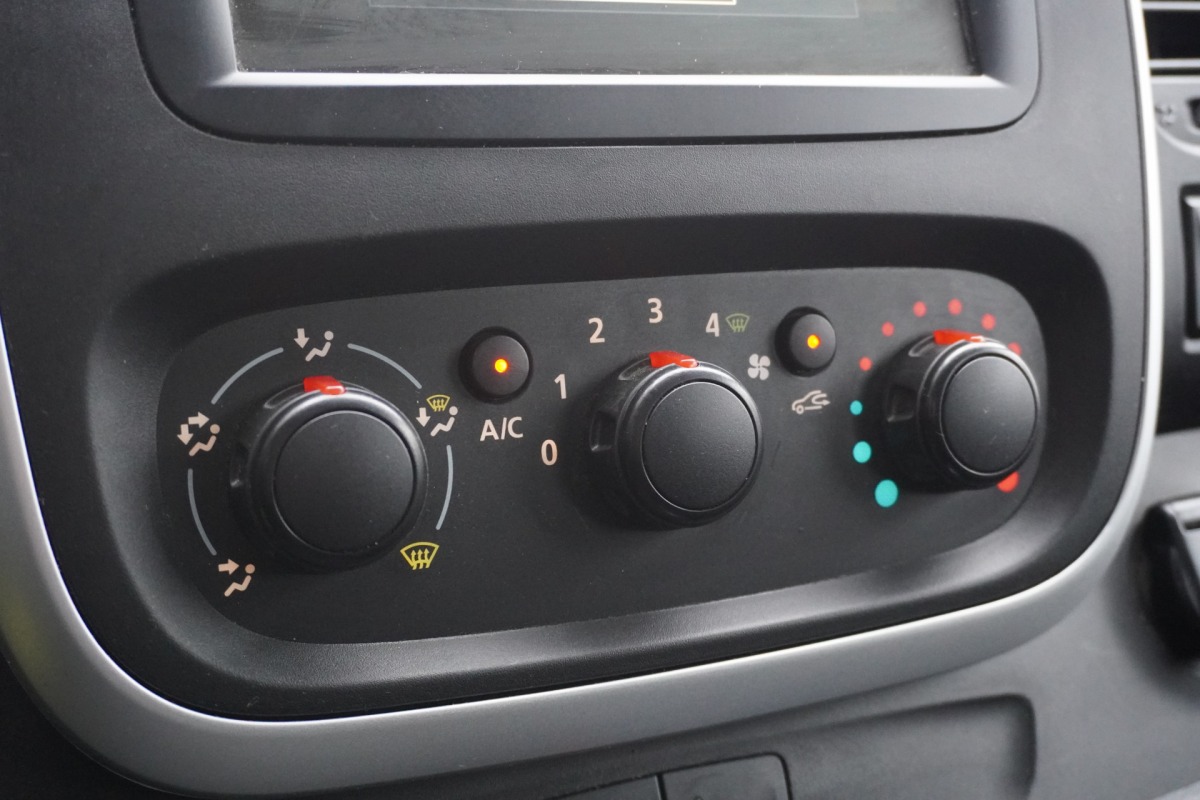 Renault Trafic 1.6 dCi 125PK L2 Dubbele Cabine EURO 6 - Airco - Navi - Cruise - € 14.499,- Excl. Renault Trafic 1.6 dCi 125PK L2 Dubbele Cabine EURO 6 - Airco - Navi - Cruise - € 14.499,- Excl.