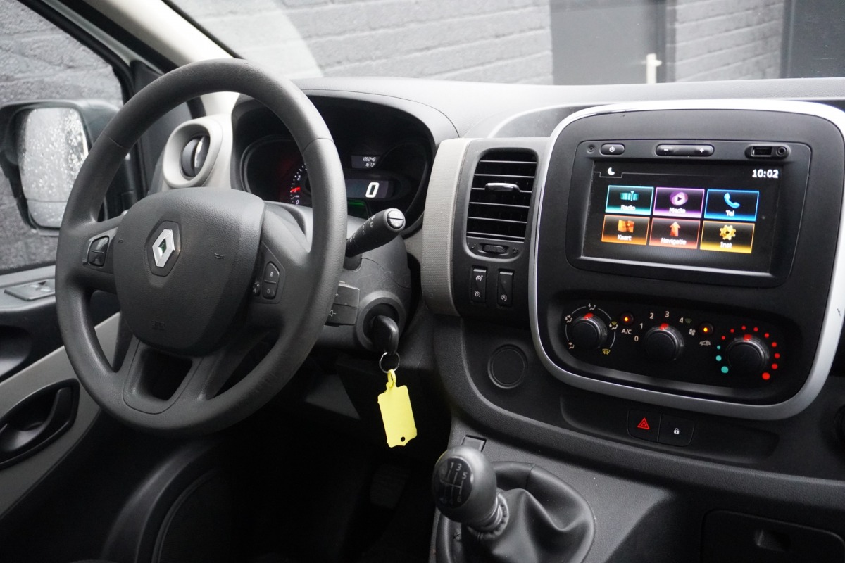 Renault Trafic 1.6 dCi 125PK L2 Dubbele Cabine EURO 6 - Airco - Navi - Cruise - € 14.499,- Excl. Renault Trafic 1.6 dCi 125PK L2 Dubbele Cabine EURO 6 - Airco - Navi - Cruise - € 14.499,- Excl.