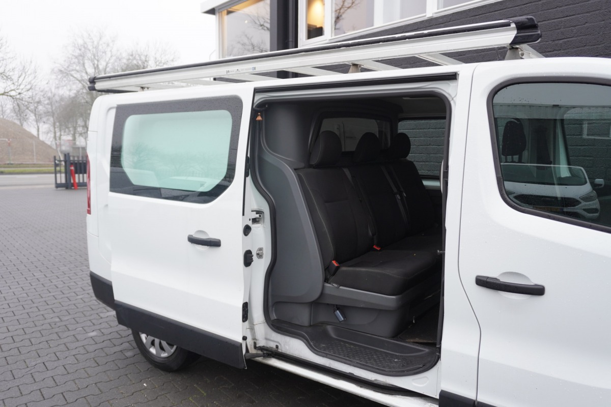 Renault Trafic 1.6 dCi 125PK L2 Dubbele Cabine EURO 6 - Airco - Navi - Cruise - € 14.499,- Excl. Renault Trafic 1.6 dCi 125PK L2 Dubbele Cabine EURO 6 - Airco - Navi - Cruise - € 14.499,- Excl.