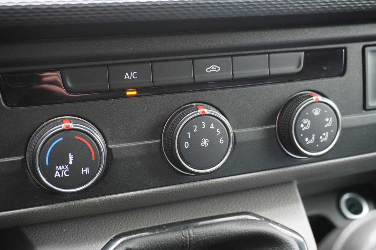 Volkswagen Transporter 2.0 TDI L2 - EURO 6 - Airco - Navi - Cruise - €20.950,- Excl.