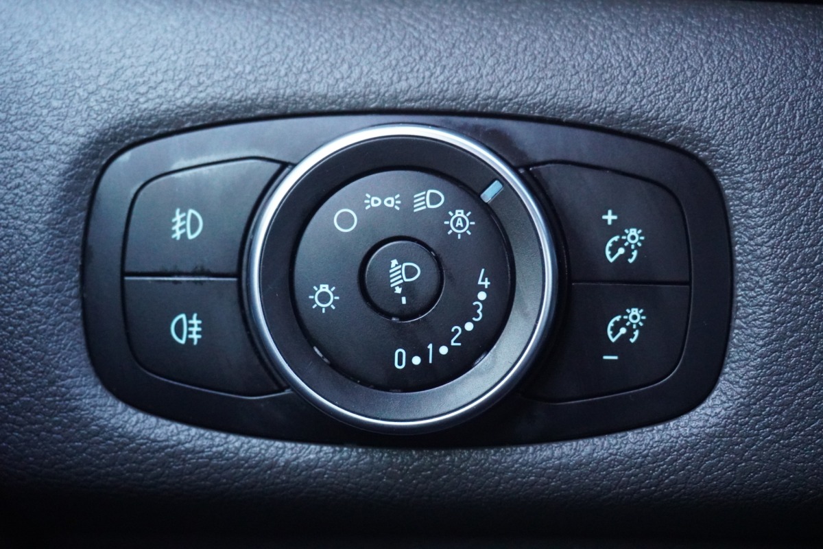 Ford Transit Custom 2.0 TDCI L2 Dubbele Cabine EURO 6 - Airco - Cruise - Camera - € 16.900,- Excl. Ford Transit Custom 2.0 TDCI L2 Dubbele Cabine EURO 6 - Airco - Cruise - Camera - € 16.900,- Excl.