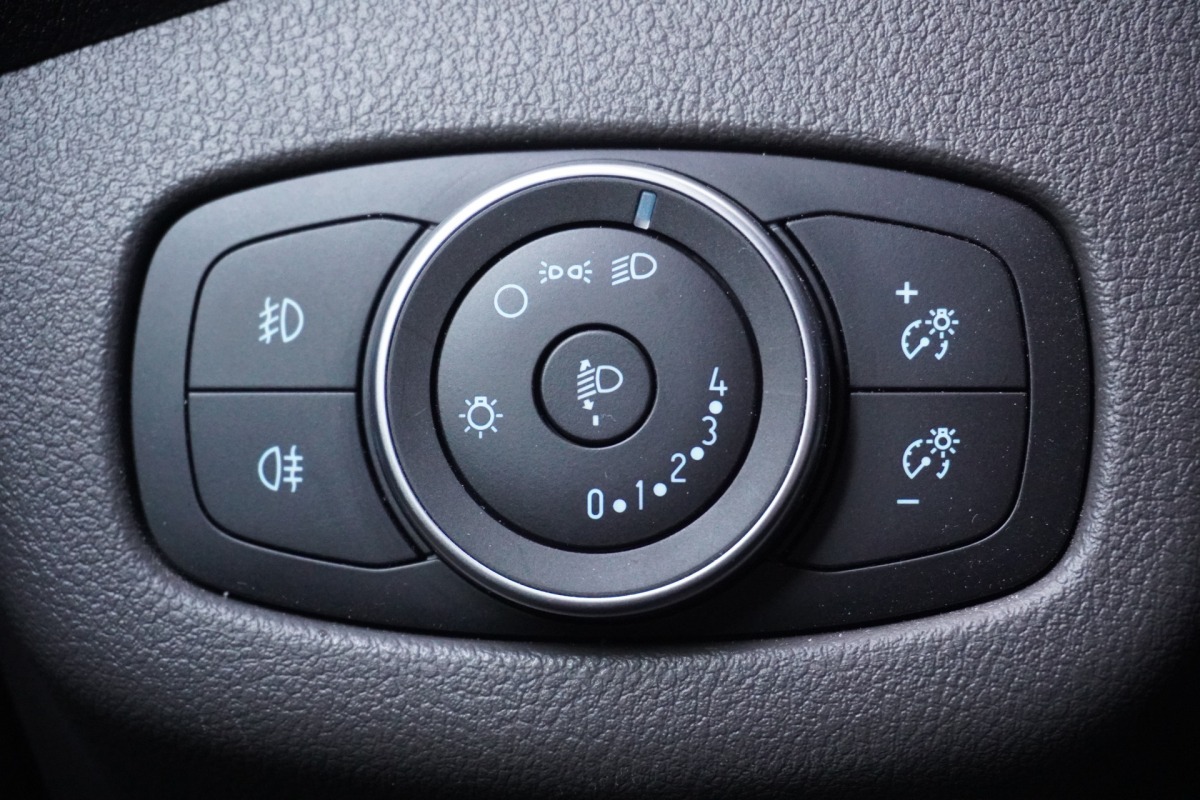 Ford Transit Connect 1.5 EcoBlue 100PK EURO 6 - Airco - Navi - Cruise - € 11.950,- Excl.