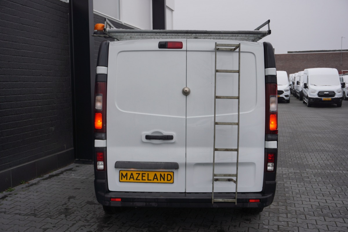 Renault Trafic 2.0 dCi 120PK - EURO 6 - Airco - Navi - Cruise - €11.950,- Excl. Renault Trafic 2.0 dCi 120PK - EURO 6 - Airco - Navi - Cruise - €11.950,- Excl.