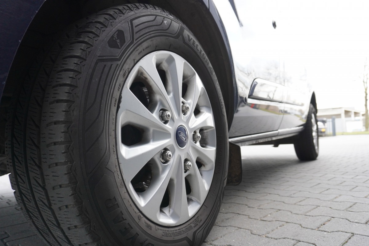 Ford Transit Custom Limited 2.0 TDCI 130PK EURO 6 - Airco - Navi - Cruise - € 19.900,- Excl.