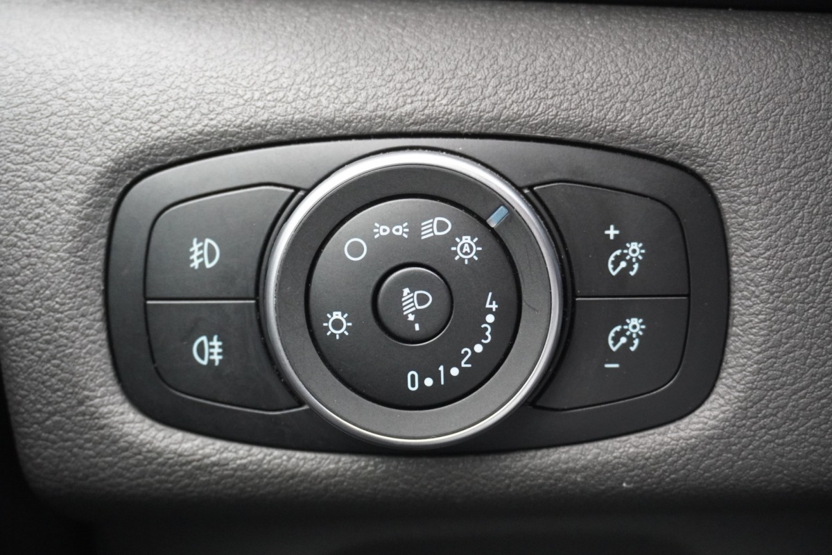 Ford Transit Custom Limited 2.0 TDCI 130PK EURO 6 - Airco - Navi - Cruise - € 19.900,- Excl.