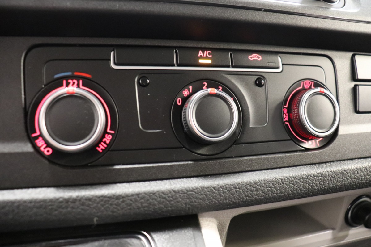 Volkswagen Transporter 2.0 TDI 150PK DSG Automaat EURO 6 - Airco - Navi - Cruise - €14.950,- Excl. Volkswagen Transporter 2.0 TDI 150PK DSG Automaat EURO 6 - Airco - Navi - Cruise - €14.950,- Excl.