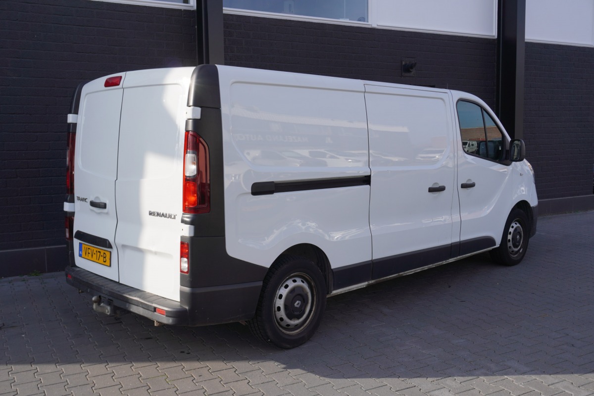Renault Trafic 2.0 dCi 120PK L2 EURO 6 - Airco - Cruise - Trekhaak - €10.950,- Excl.