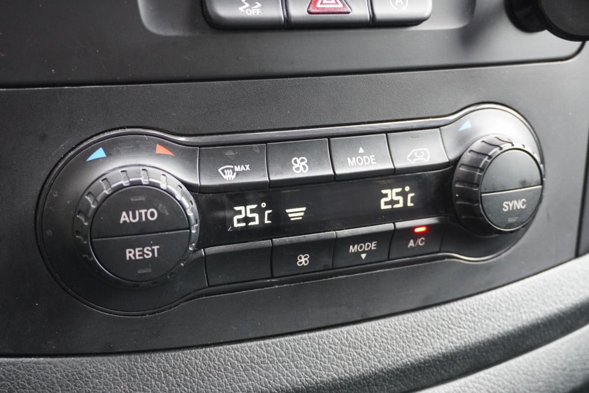 Mercedes-Benz Vito 114 CDI XL EURO 6 - A/C climate - Navi - Cruise - Trekhaak - €12.900,- Excl.