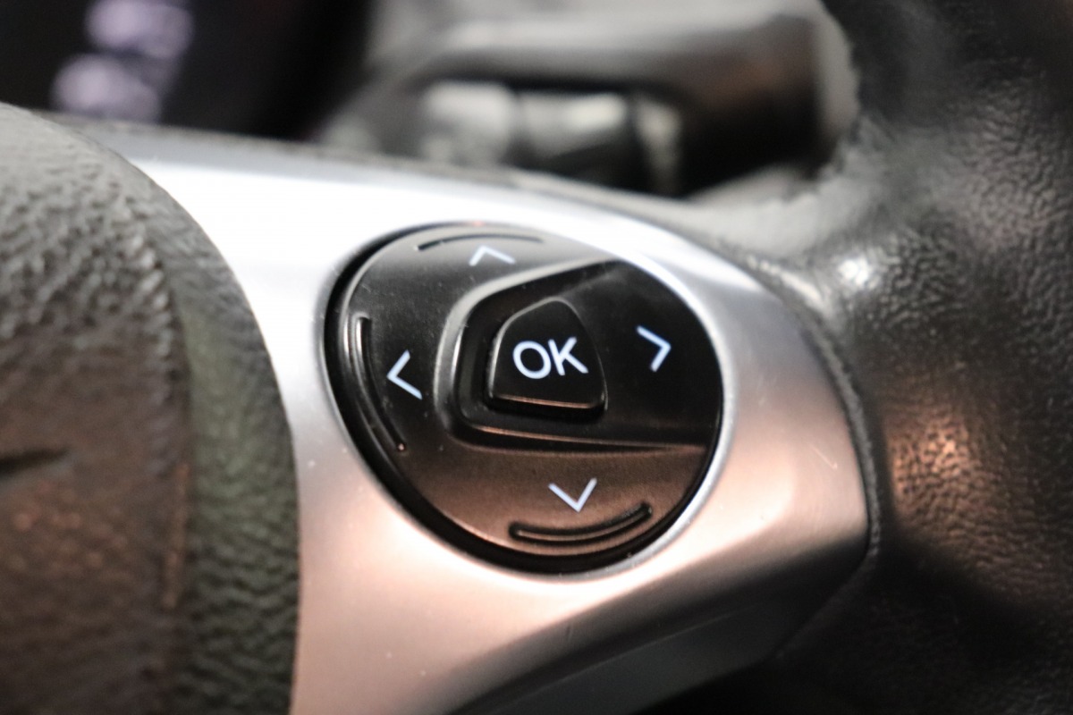 Ford Transit Custom 2.2 TDCI 125PK - Airco - Cruise - Trekhaak - € 4.950,- Excl.