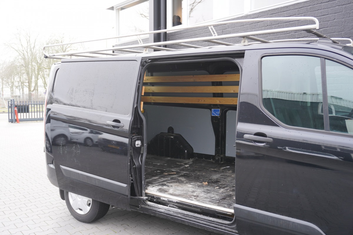 Ford Transit Custom 2.0 TDCI L2 EURO 6 - Airco - Cruise - Camera - € 16.900,- Excl. Ford Transit Custom 2.0 TDCI L2 EURO 6 - Airco - Cruise - Camera - € 16.900,- Excl.