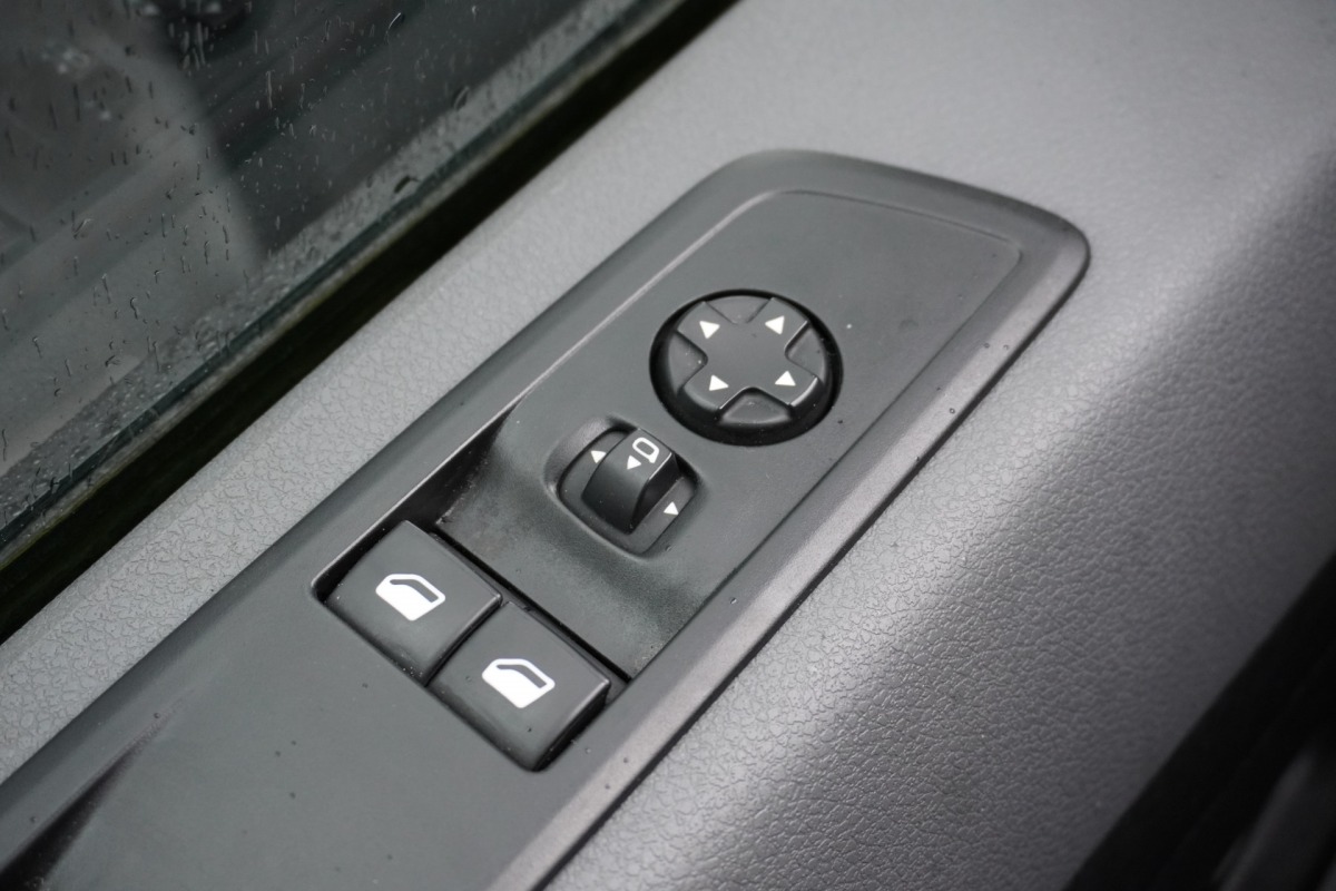 Opel Vivaro 2.0 CDTI 122PK L2 Automaat EURO 6 - Airco - Navi - Cruise - € 12.950,- Excl.