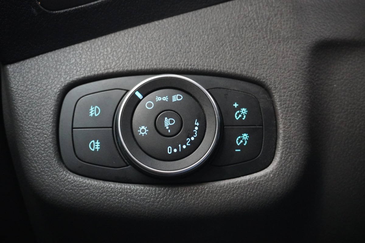 Ford Transit Connect 1.5 EcoBlue 100PK L2 EURO 6 - Airco - Cruise - Trekhaak - € 11.950,- Excl. Ford Transit Connect 1.5 EcoBlue 100PK L2 EURO 6 - Airco - Cruise - Trekhaak - € 11.950,- Excl.