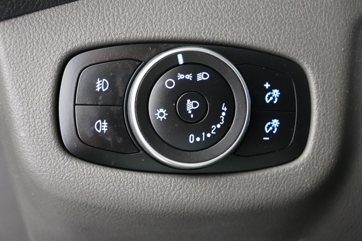 Ford Transit Connect 1.5 EcoBlue 100PK L2 EURO 6 - Airco - Cruise - Trekhaak - € 11.950,- Excl. Ford Transit Connect 1.5 EcoBlue 100PK L2 EURO 6 - Airco - Cruise - Trekhaak - € 11.950,- Excl.
