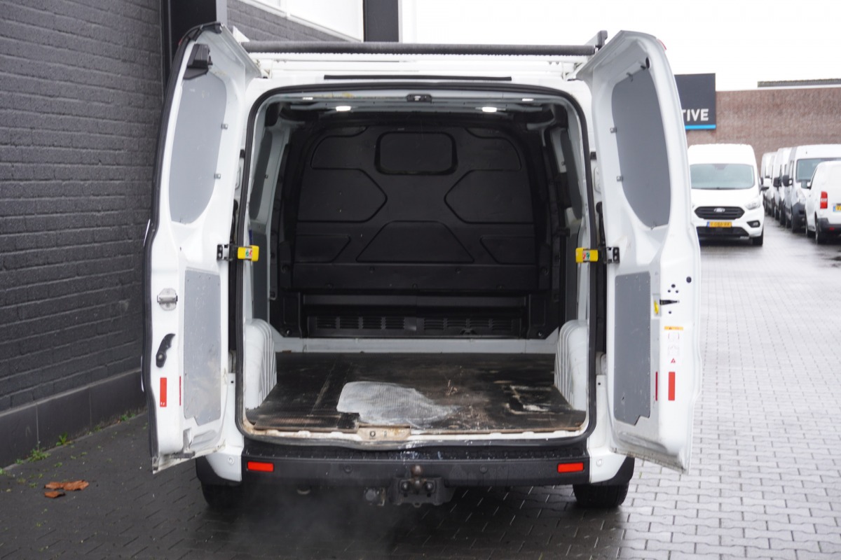 Ford Transit Custom 2.0 TDCI - EURO 6 - Airco - Cruise - Trekhaak - €16.900,- Excl. Ford Transit Custom 2.0 TDCI - EURO 6 - Airco - Cruise - Trekhaak - €16.900,- Excl.