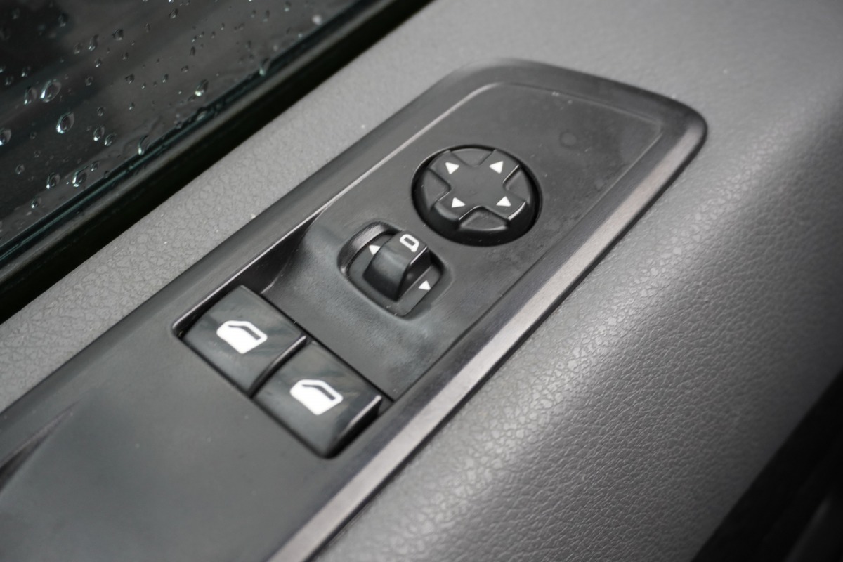 Opel Vivaro 1.5 CDTI - EURO 6 - Airco - Cruise - PDC - €11.900,- Excl. Opel Vivaro 1.5 CDTI - EURO 6 - Airco - Cruise - PDC - €11.900,- Excl.