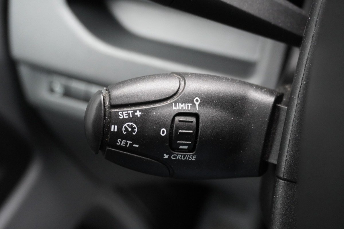 Opel Vivaro 1.5 CDTI - EURO 6 - Airco - Cruise - PDC - €11.900,- Excl. Opel Vivaro 1.5 CDTI - EURO 6 - Airco - Cruise - PDC - €11.900,- Excl.