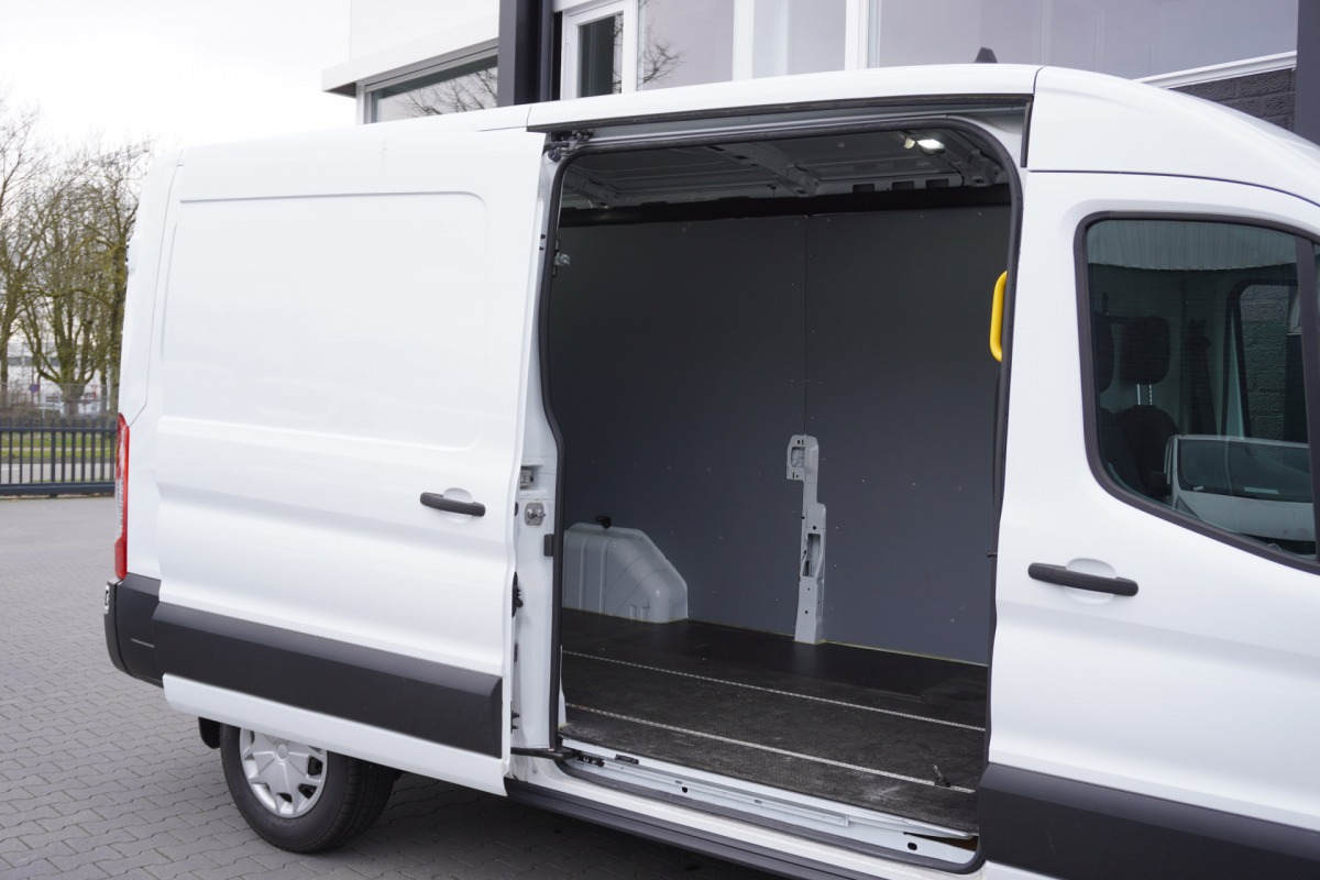 Ford Transit 330 2.0 TDCI L3H2 170PK Automaat EURO 6 - Airco - Navi - Cruise - Camera - €22.900,- Excl.