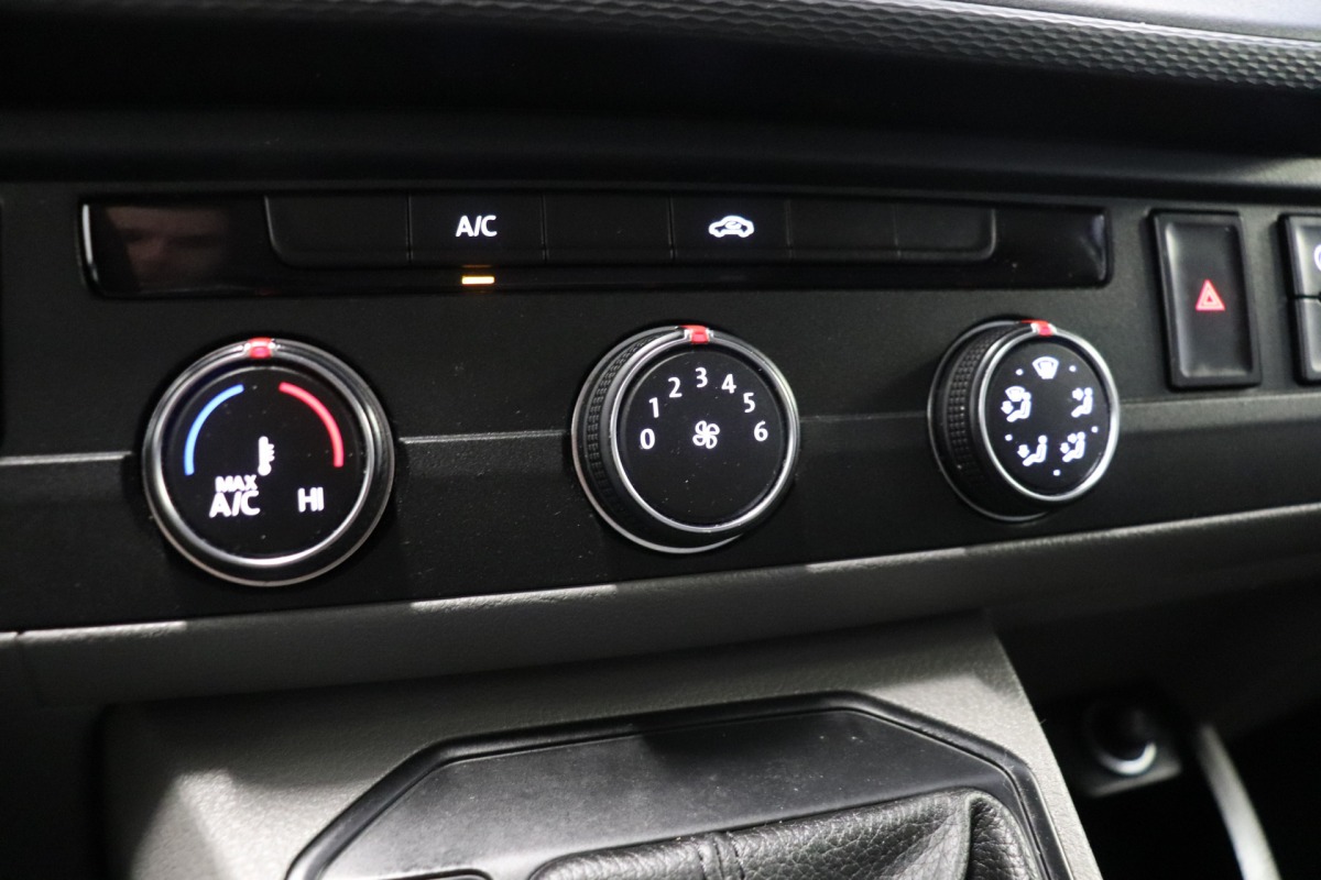 Volkswagen Transporter 2.0 TDI 150PK Automaat EURO 6 - Airco - Navi - Cruise - €17.900,- Excl.