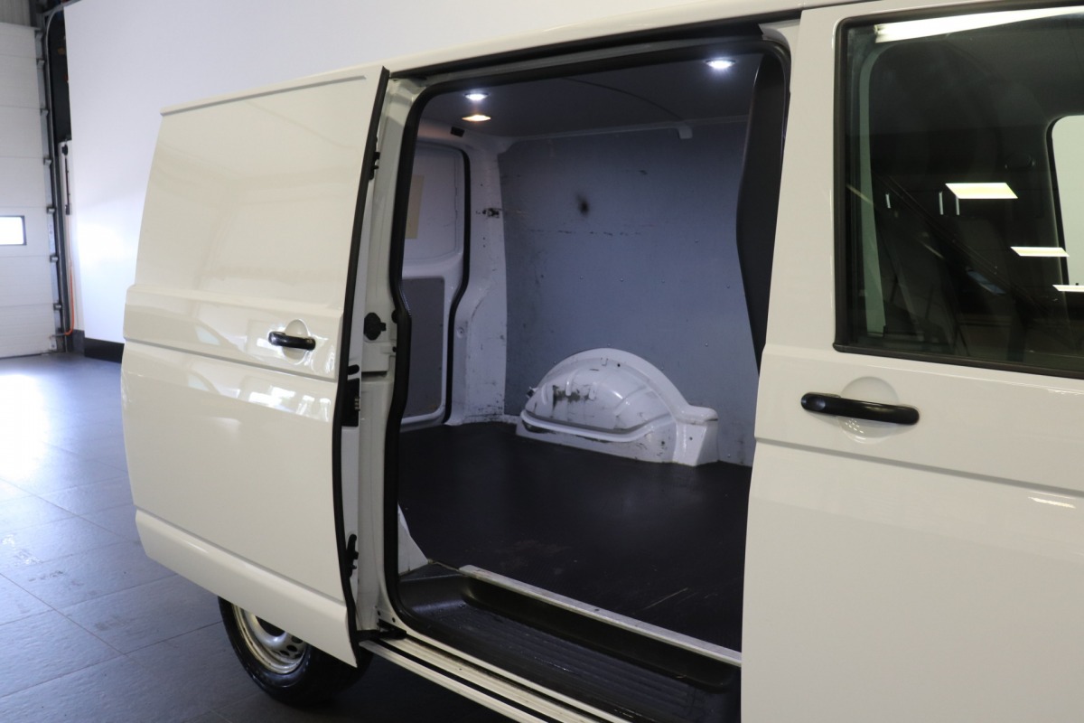 Volkswagen Transporter 2.0 TDI EURO 6 - Airco - Navi - Cruise - €13.900,- Excl.