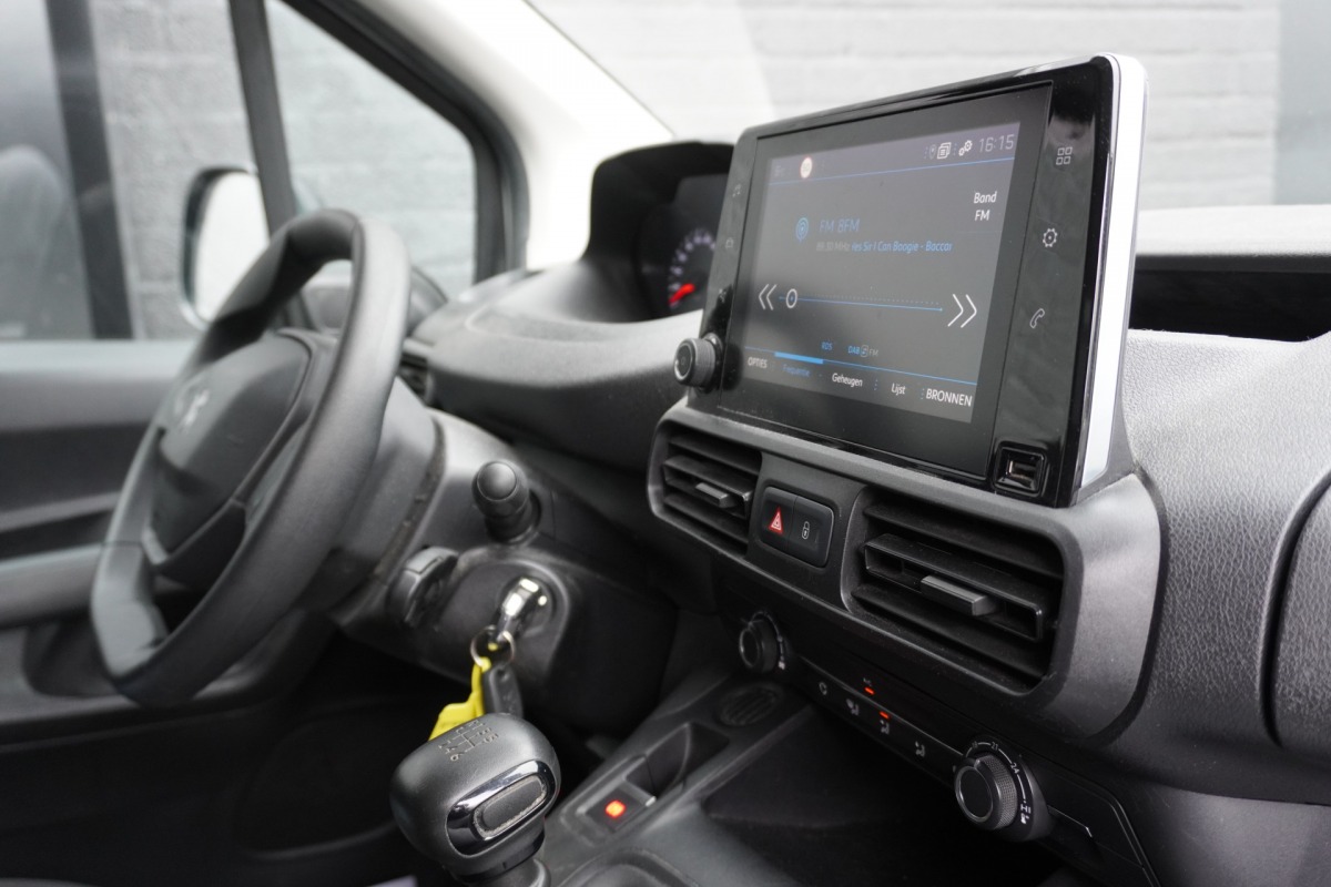 Peugeot Partner 1.2 PureTech Benzine! - Airco - Navi - Cruise - €11.499,- Excl.