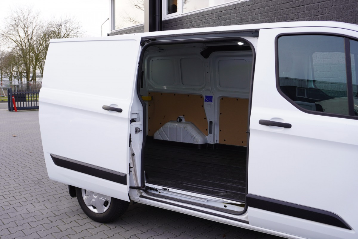 Ford Transit Custom 2.0 TDCI EURO 6 - Airco - Cruise - PDC - € 13.950,- Excl.