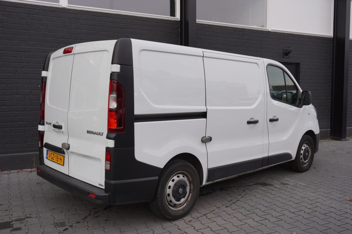 Renault Trafic 2.0 dCi 120PK EURO 6 - Airco - Navi - Cruise - € 9.900,- Excl.