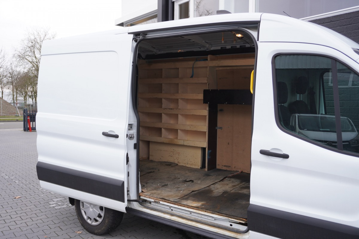 Ford Transit 2.0 TDCI 130PK L2H2 EURO 6 - Airco - Navi - Cruise - € 19.950,- Excl.