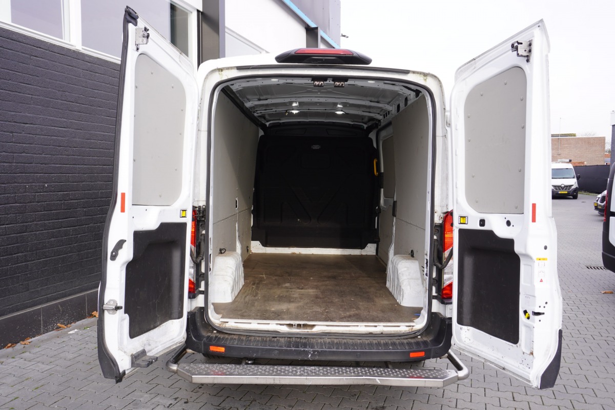 Ford Transit 2.0 TDCI 130PK L3H2 EURO 6 - Airco - Navi - Cruise - € 11.950,- Excl.