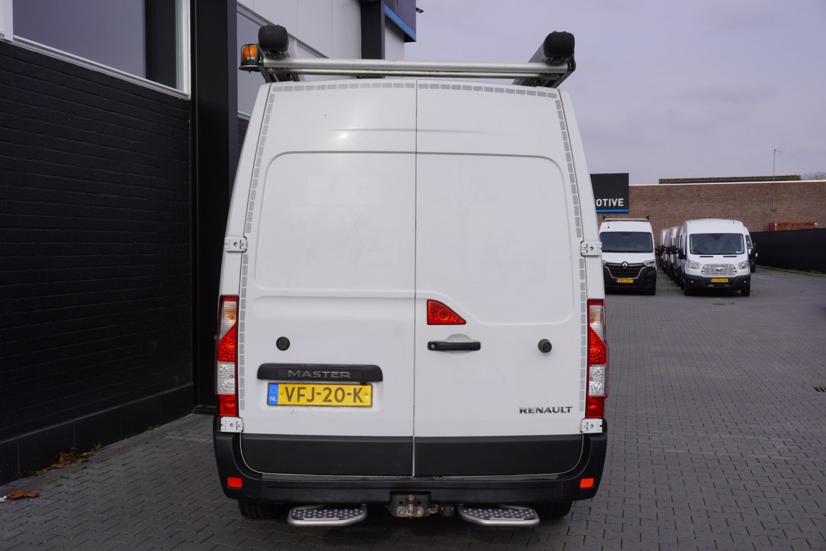 Renault Master 2.3 dCi 130PK L2H2 EURO 6 - Airco - Navi - Cruise - € 11.900,- Excl. Renault Master 2.3 dCi 130PK L2H2 EURO 6 - Airco - Navi - Cruise - € 11.900,- Excl.