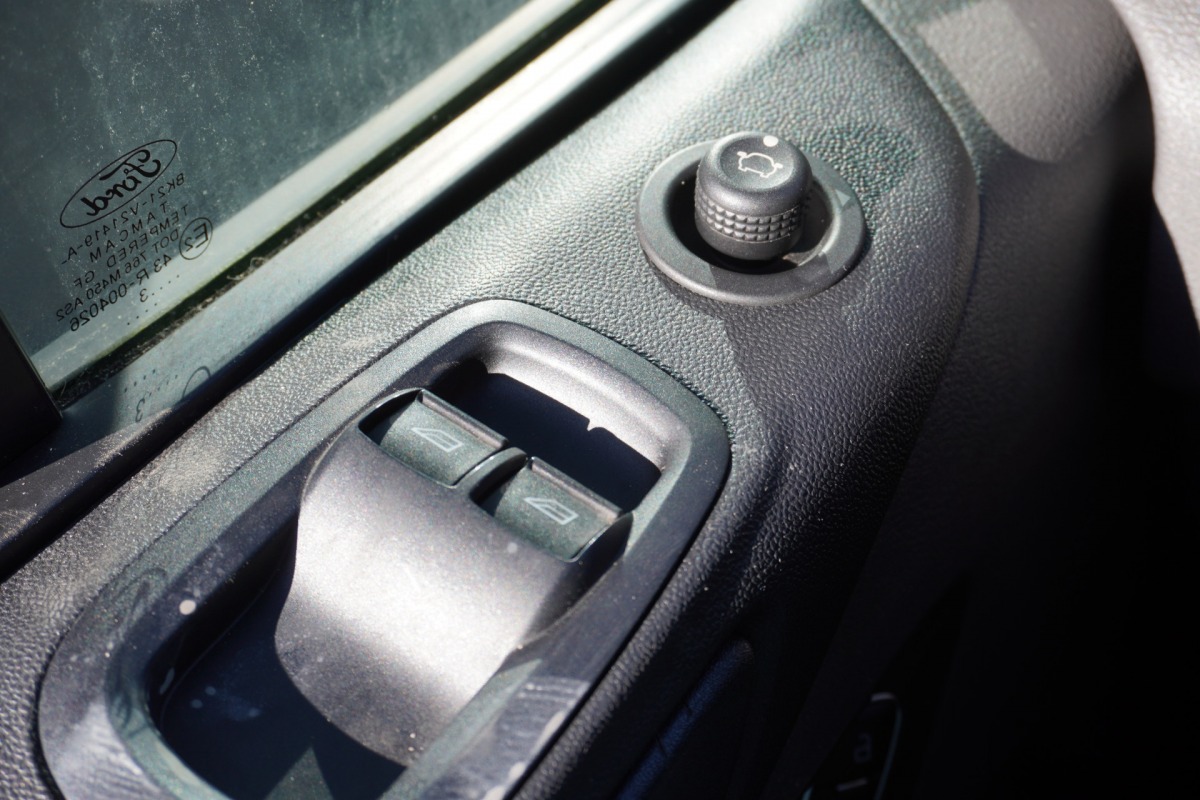 Ford Transit Custom 2.0 TDCI 130PK EURO 6 - Airco - Cruise - PDC - € 19.950,- Excl.