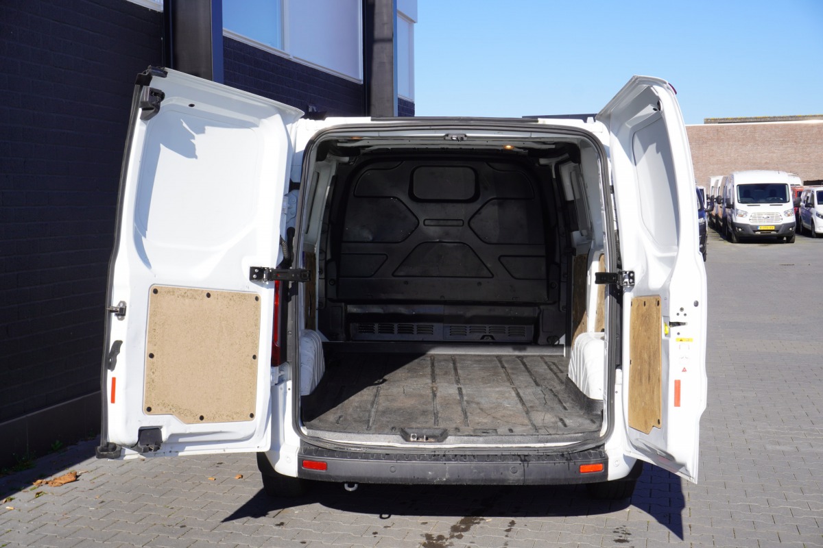 Ford Transit Custom 2.0 TDCI 130PK EURO 6 - Airco - Cruise - PDC - € 19.950,- Excl.