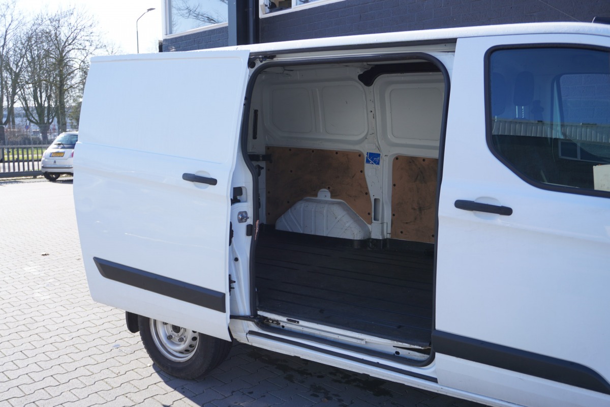 Ford Transit Custom 2.0 TDCI 130PK EURO 6 - Airco - Cruise - PDC - € 19.950,- Excl.